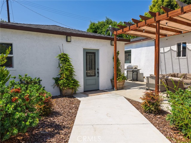 Detail Gallery Image 23 of 34 For 11333 Braddock Dr, Culver City,  CA 90230 - 6 Beds | 3 Baths
