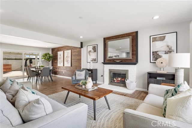 906 E Chalynn Avenue, Orange CA: https://media.crmls.org/medias/ad2bad1e-8c46-4699-a135-75f0ff570e6b.jpg