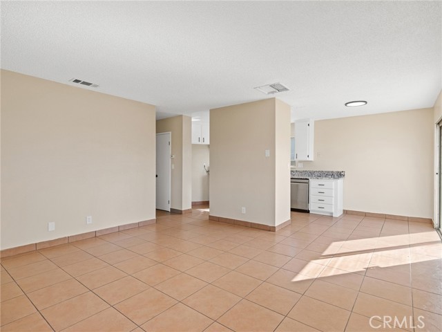 Detail Gallery Image 6 of 35 For 16615 Batson Pl, Victorville,  CA 92395 - 4 Beds | 2 Baths