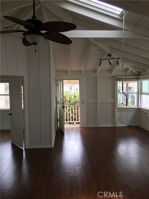 Detail Gallery Image 11 of 23 For 435 1/2 Heliotrope, Corona Del Mar,  CA 92625 - 2 Beds | 1 Baths