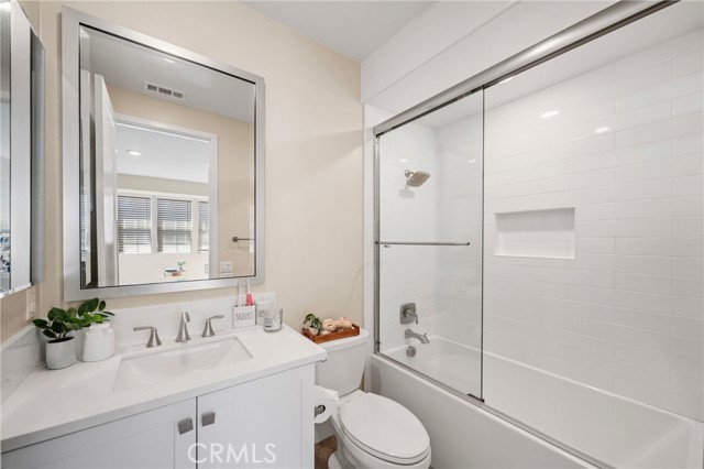 Detail Gallery Image 19 of 27 For 81 Pelican Ln, Irvine,  CA 92618 - 4 Beds | 4/1 Baths