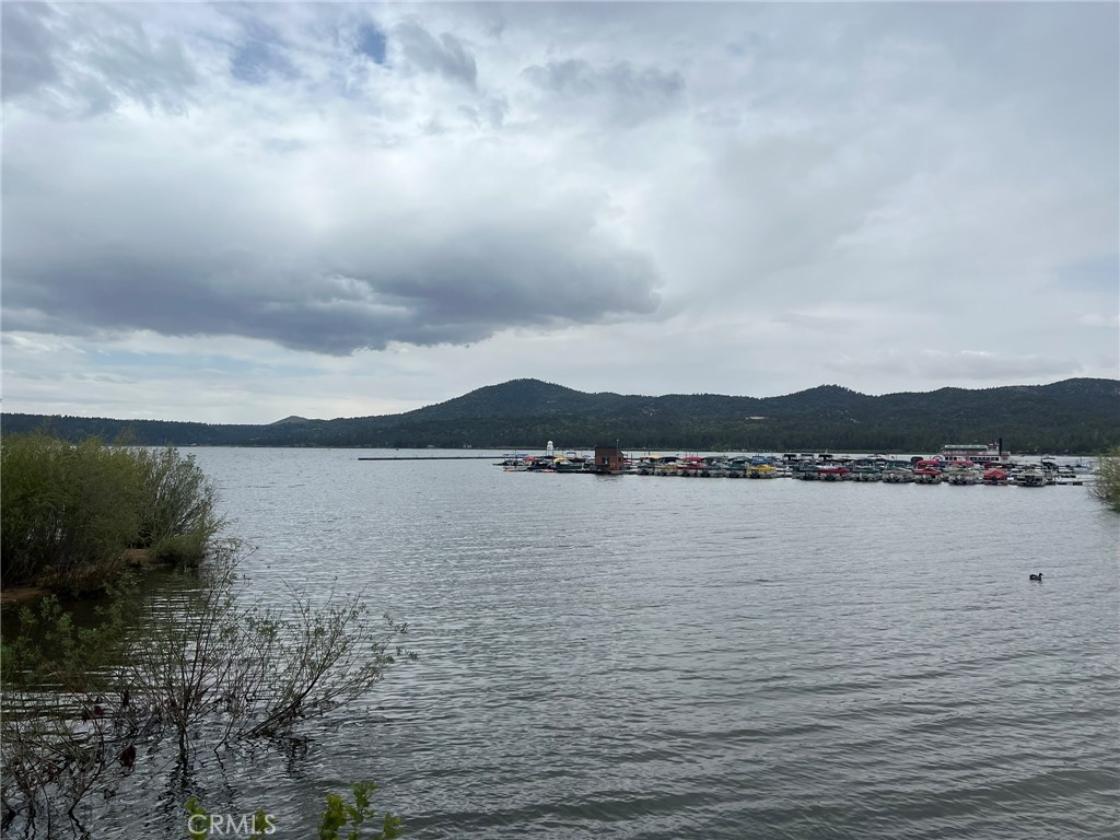 https://media.crmls.org/medias/ad2d0503-17eb-4b1d-9992-f16093797b2c.jpg?preset=X-Large