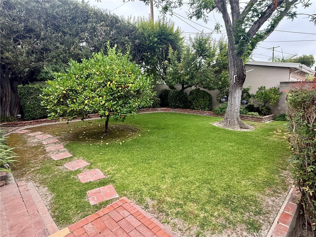 https://media.crmls.org/medias/ad2d0cd9-0538-401f-a298-292982801239.jpg?preset=X-Large