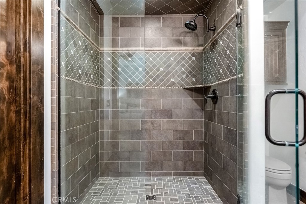 https://media.crmls.org/medias/ad2d33d9-9984-427f-9a3b-48bff7c25806.jpg?preset=X-Large