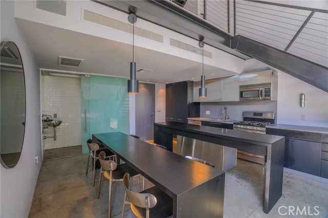 1011 N Orange Grove Avenue, West Hollywood CA: https://media.crmls.org/medias/ad2d63c1-93a9-436b-b4de-bcf5d07a9c57.jpg