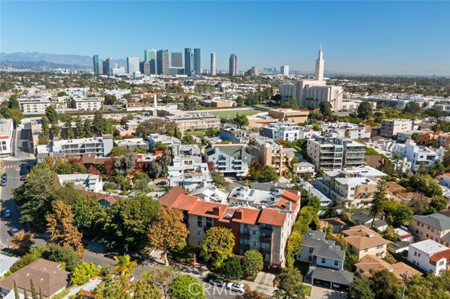 Detail Gallery Image 33 of 37 For 10820 Holman Ave #204,  Los Angeles,  CA 90024 - 2 Beds | 2 Baths