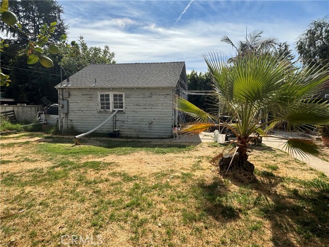 Detail Gallery Image 9 of 10 For 5750 Stansbury Ave, Sherman Oaks,  CA 91401 - 2 Beds | 1 Baths