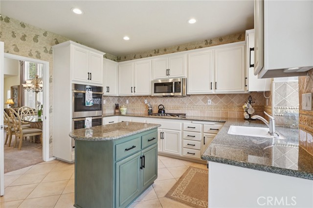 Detail Gallery Image 19 of 65 For 20504 Bergamo Way, Porter Ranch,  CA 91326 - 5 Beds | 3 Baths