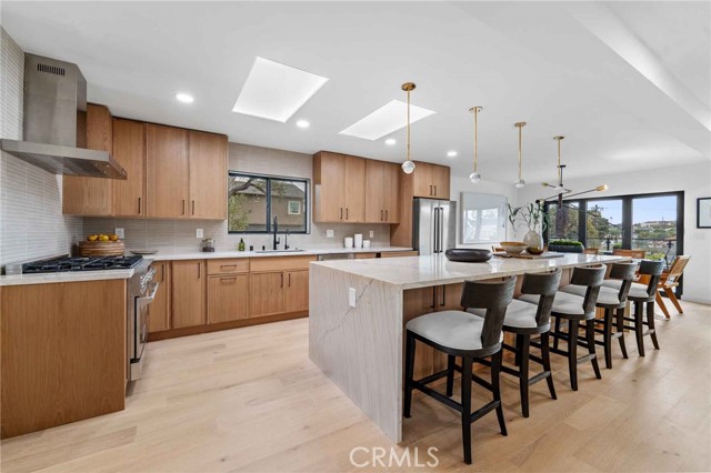 2416 Palm Avenue, Manhattan Beach CA: https://media.crmls.org/medias/ad30f2f5-a54c-4bdc-8c59-0de120e99c10.jpg