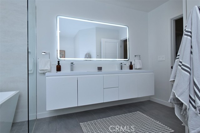 3753 Berry Drive, Studio City CA: https://media.crmls.org/medias/ad316272-5f9b-4d87-abdd-acf0fd1b34b5.jpg