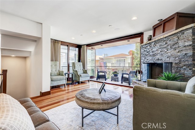 Detail Gallery Image 13 of 47 For 436 32nd St., Manhattan Beach,  CA 90266 - 4 Beds | 4 Baths