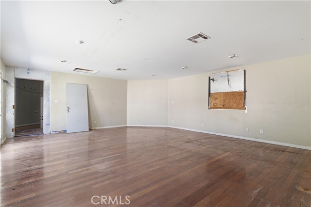 Detail Gallery Image 25 of 45 For 15000 Hamlin St, Van Nuys,  CA 91411 - 5 Beds | 3 Baths