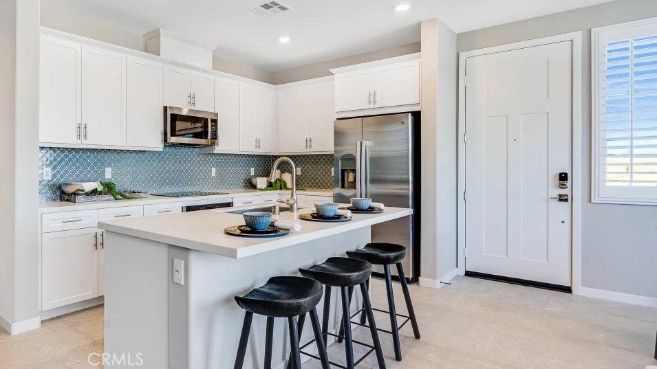 2763 E Amberley Privado