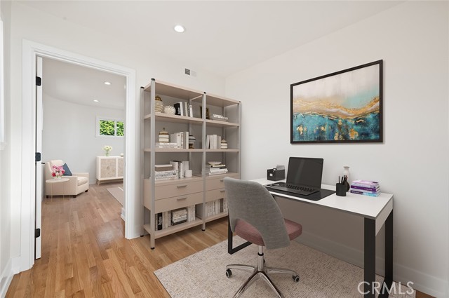 office space on top floor
*virtually staged