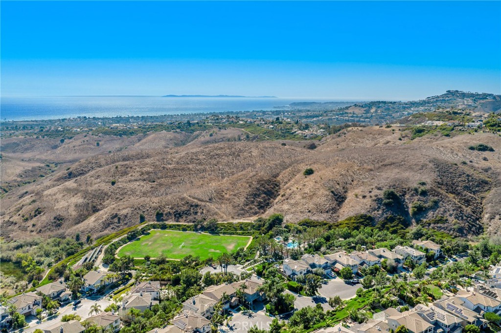 https://media.crmls.org/medias/ad331c79-866e-40f5-a3c7-f662d9c459dc.jpg?preset=X-Large