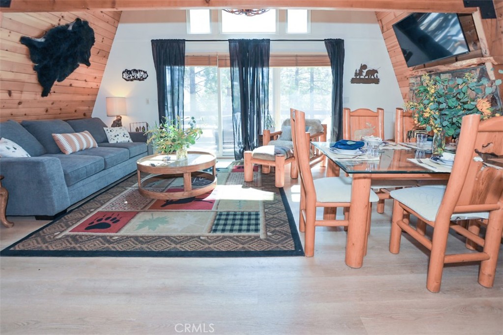 https://media.crmls.org/medias/ad33d641-75d0-445e-9e90-c6d9e7668881.jpg?preset=X-Large