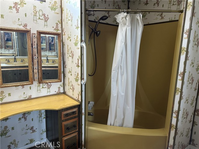 332 N LYON Avenue, Hemet CA: https://media.crmls.org/medias/ad35358c-4dd2-4844-9d52-03ff70478bb1.jpg