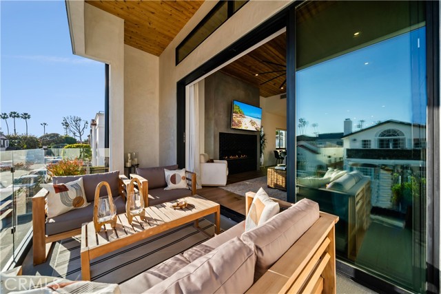 171 Savona Walk, Long Beach CA: https://media.crmls.org/medias/ad35f65d-3b57-4eb1-bee9-1ea1714c719f.jpg
