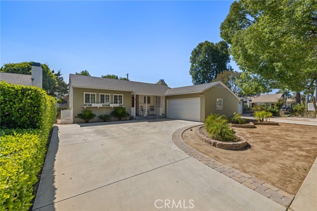 7027 Shoshone Avenue, Van Nuys CA: https://media.crmls.org/medias/ad35fb26-fee6-4e07-a45d-666d59c34538.jpg