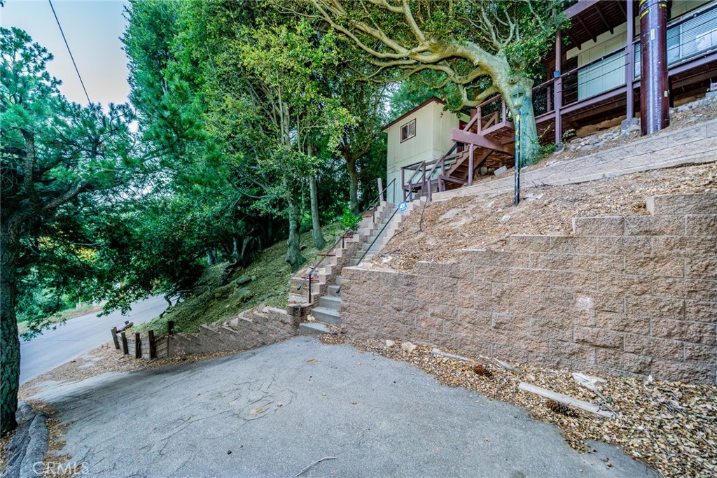 https://media.crmls.org/medias/ad36a0eb-15d9-4494-b322-628c95d75db1.jpg?preset=X-Large