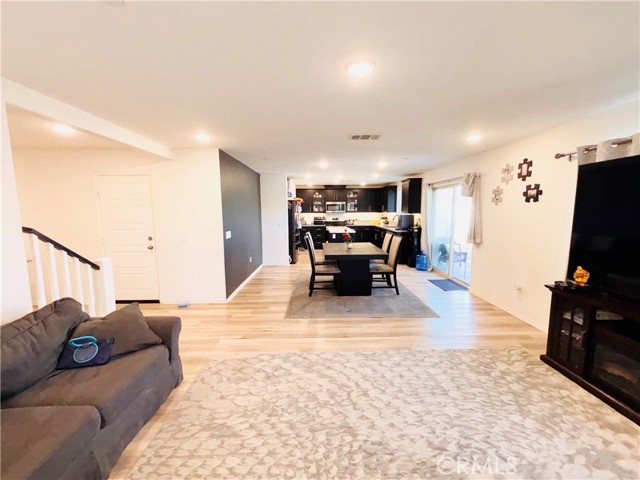 Detail Gallery Image 6 of 66 For 32770 Shorecrest, Lake Elsinore,  CA 92530 - 4 Beds | 3 Baths