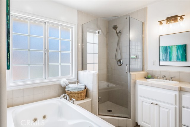 608 Knob Hill Avenue, Redondo Beach, California 90277, 3 Bedrooms Bedrooms, ,2 BathroomsBathrooms,Residential,For Sale,Knob Hill,SB26073677