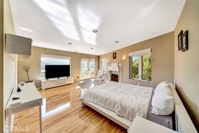 Detail Gallery Image 21 of 36 For 3681 Alta Mesa Dr, Studio City,  CA 91604 - 4 Beds | 4 Baths