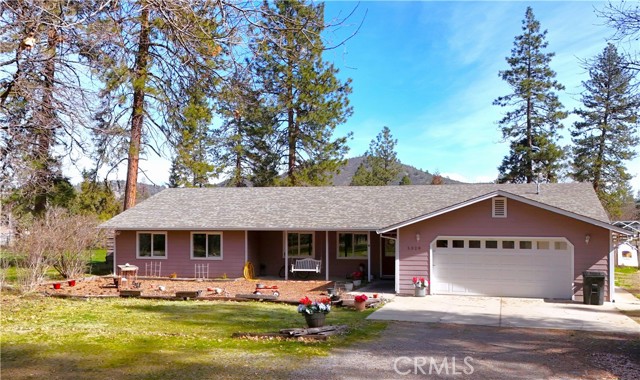 Detail Gallery Image 2 of 50 For 5328 Woodland Dr, Yreka,  CA 96097 - 4 Beds | 2 Baths