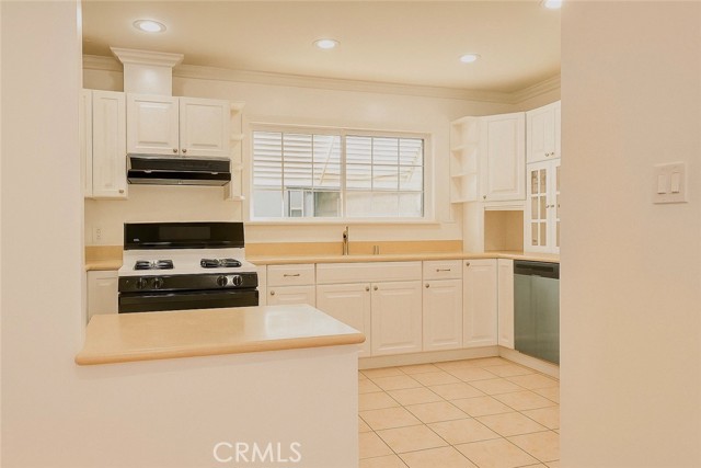 Detail Gallery Image 4 of 25 For 607 S Roosevelt Ave, Fullerton,  CA 92832 - 4 Beds | 2 Baths