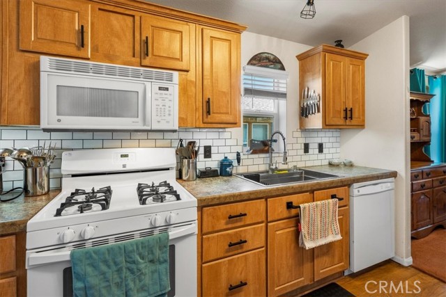 Detail Gallery Image 12 of 43 For 45935 Parkway, Big Bear City,  CA 92314 - 3 Beds | 2 Baths