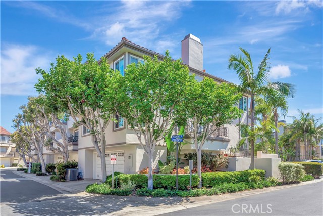 19325 Peachtree Lane, Huntington Beach CA: https://media.crmls.org/medias/ad38d81a-681d-47b1-9d83-e6378abc25a9.jpg