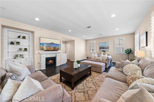 7462 Silver Saddle Court, Eastvale CA: https://media.crmls.org/medias/ad390d62-bfbb-4261-95d8-2e39da353442.jpg