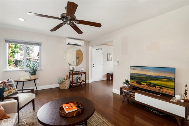 2114 India Street, Los Angeles CA: https://media.crmls.org/medias/ad392969-b80e-4828-8dc5-f76ac5e3674d.jpg