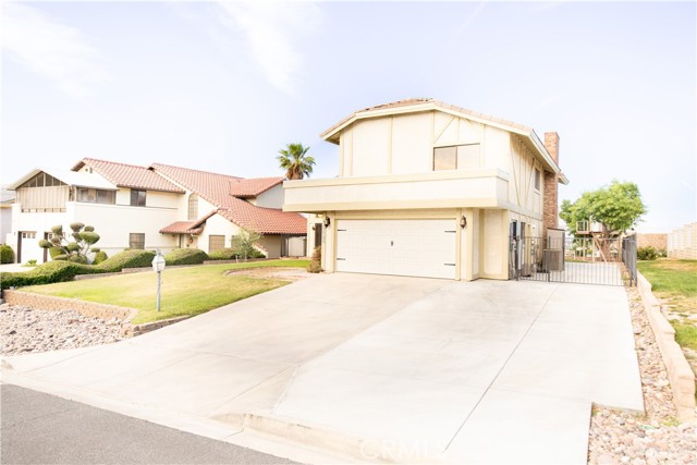 13685 Hidden Valley Road, Victorville CA: https://media.crmls.org/medias/ad394aa7-fa58-403d-aa87-7a5bb34ef549.jpg