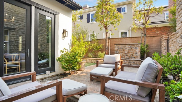 19 Basilica Place, Ladera Ranch CA: https://media.crmls.org/medias/ad39e22e-b64f-4bca-b296-5fb0ebbd4383.jpg