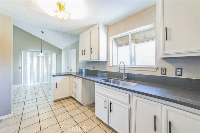 Detail Gallery Image 10 of 33 For 15056 Dakota St, Victorville,  CA 92394 - 3 Beds | 2 Baths
