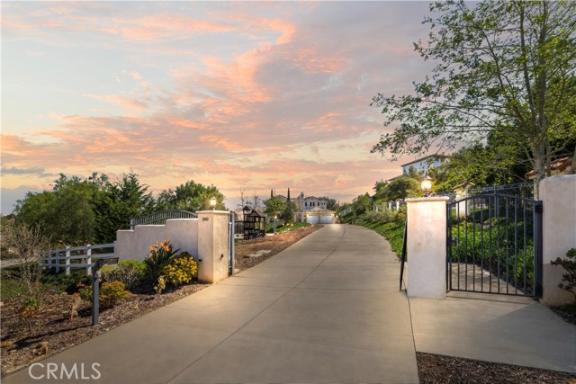 Detail Gallery Image 2 of 66 For 380 Highland Oaks Ct, Fallbrook,  CA 92028 - 5 Beds | 4/1 Baths