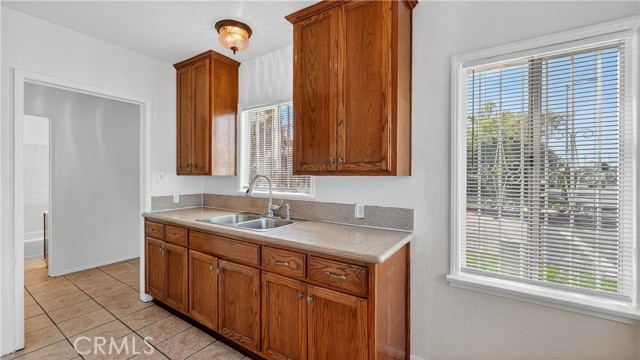 Detail Gallery Image 24 of 44 For 200 E Century Bld, Los Angeles,  CA 90003 - 2 Beds | 1 Baths