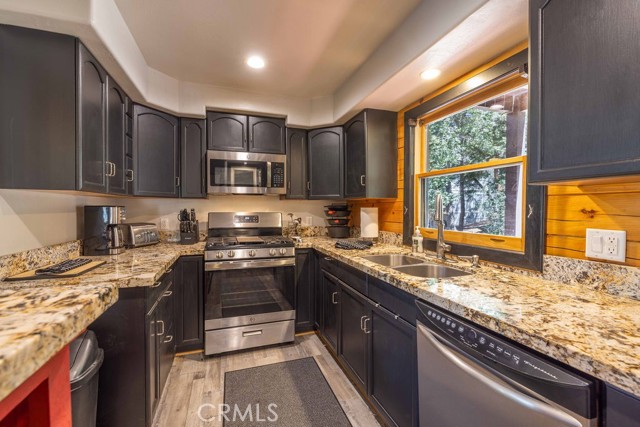 893 Silver Tip Drive, Big Bear CA: https://media.crmls.org/medias/ad3b4760-ee44-44b3-892d-3334b8f720e6.jpg