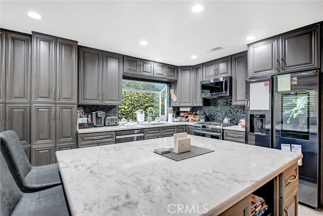 Detail Gallery Image 15 of 56 For 10 Valley Crest Rd, Simi Valley,  CA 93065 - 3 Beds | 2/1 Baths