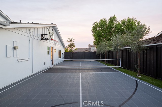 Detail Gallery Image 27 of 31 For 1700 Highland Dr, Newport Beach,  CA 92660 - 5 Beds | 6/1 Baths