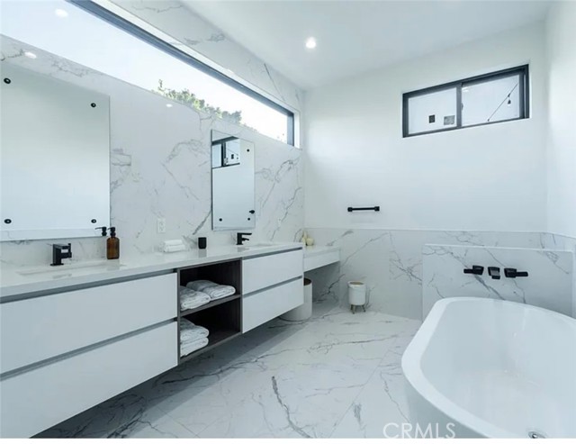 Detail Gallery Image 4 of 23 For 12136 Clarkson Rd Rd, Los Angeles,  CA 90064 - 3 Beds | 2/1 Baths