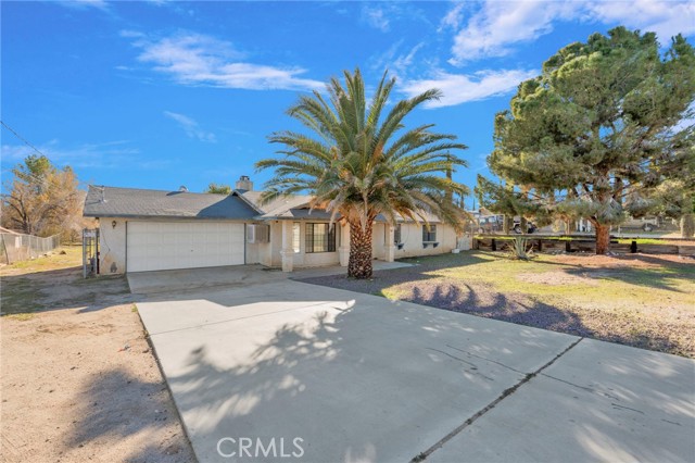 Detail Gallery Image 2 of 22 For 15807 Sitting Bull, Victorville,  CA 92395 - 3 Beds | 2 Baths