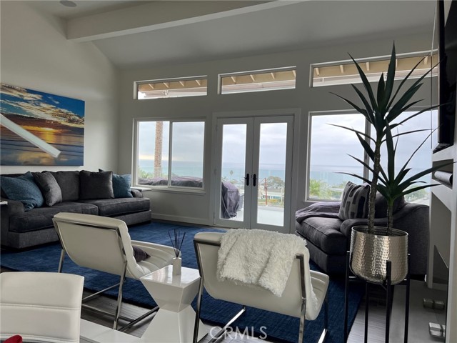 87 Palm Beach Court, Dana Point CA: https://media.crmls.org/medias/ad3d2e93-346f-49d0-8482-bf2687605c4f.jpg