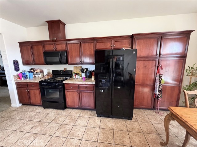 Detail Gallery Image 5 of 17 For 600 Vancluse Bay Dr, Bakersfield,  CA 93307 - 3 Beds | 2 Baths