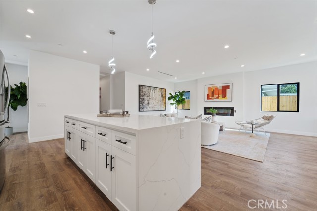 Detail Gallery Image 11 of 20 For 7717 Jamieson Ave, Reseda,  CA 91335 - 3 Beds | 3 Baths