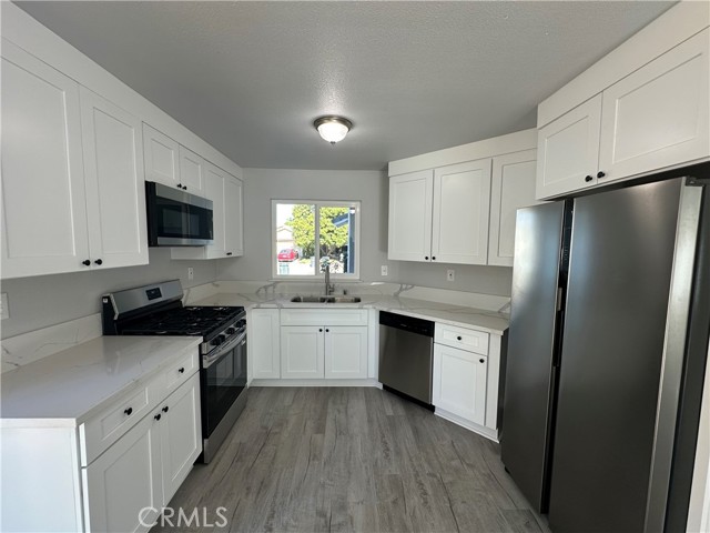 Detail Gallery Image 4 of 17 For 2010 Date Tree, Colton,  CA 92324 - 3 Beds | 2/1 Baths