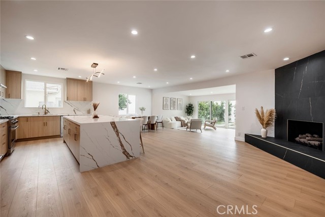 14126 Runnymede Street, Van Nuys CA: https://media.crmls.org/medias/ad40d5a2-f0f7-4e0c-9c75-3675e554ab8e.jpg
