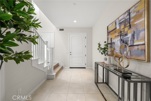 Detail Gallery Image 3 of 39 For 113 Hanging, Irvine,  CA 92620 - 3 Beds | 2/1 Baths