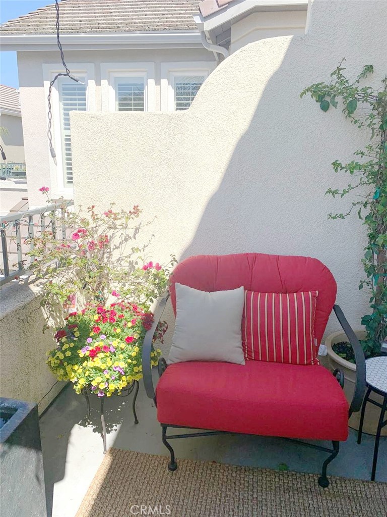 https://media.crmls.org/medias/ad416ac4-de70-4d11-aeba-306436970eff.jpg?preset=X-Large